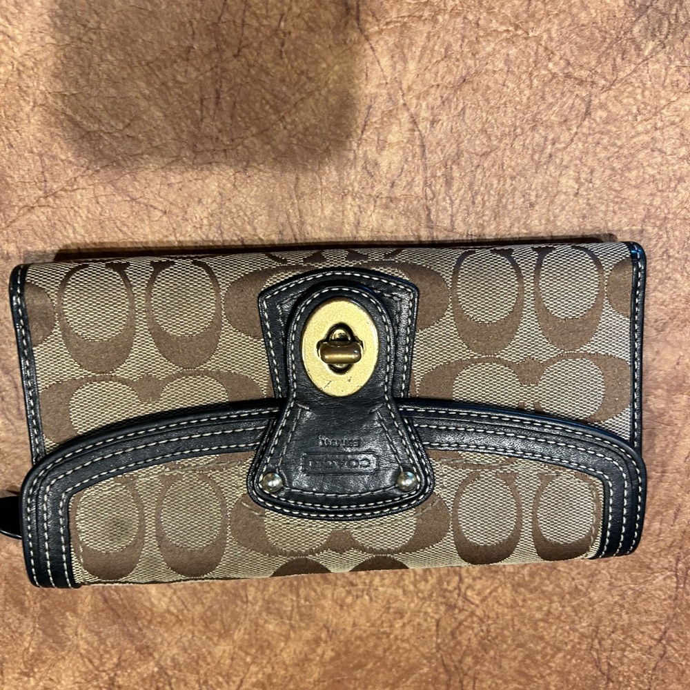 Coach brand wallet - Picture 3 of 5